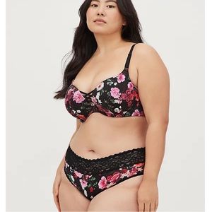 Torrid 38DDD (38F) Push up plunge 360 smoothing underwire bra
